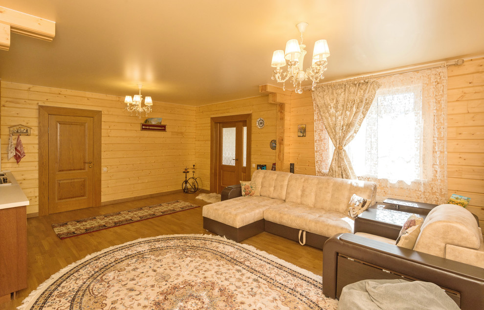 Гостинная в  доме-бане из клееного бруса