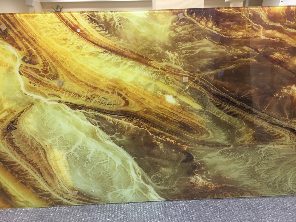 Кухонный фартук из стекла, скинали