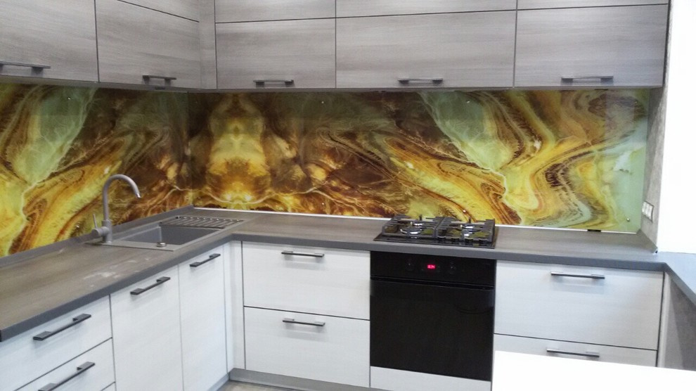 Кухонный фартук из стекла, скинали