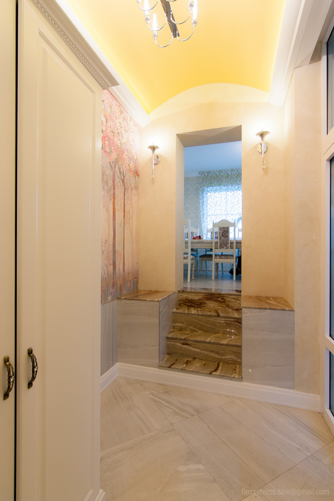 Гостиная и прихожая в загородном доме