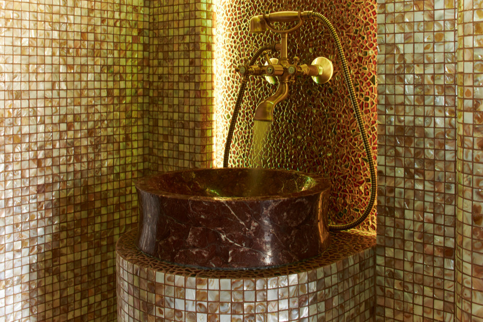 Курна из натурального камня в хамаме