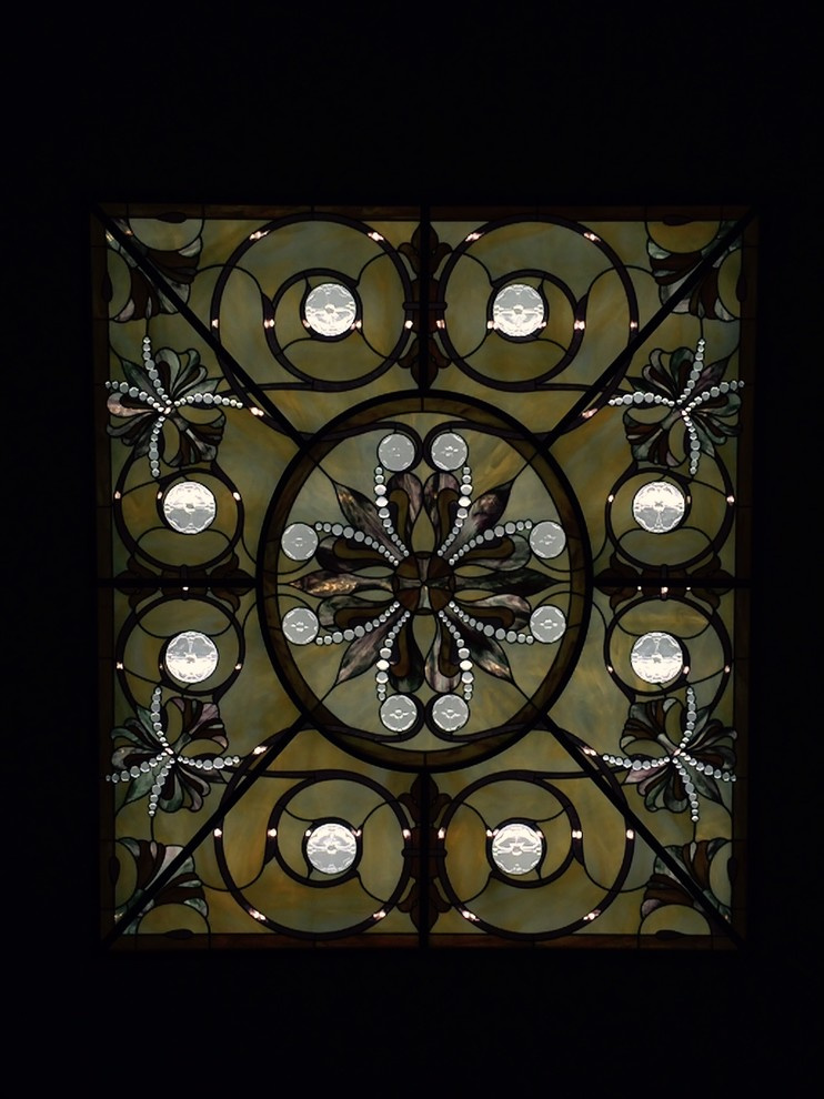 Витражи в интерьере квартиры