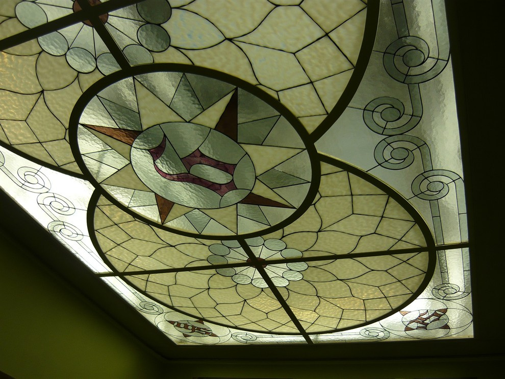 Витражи в интерьере квартиры