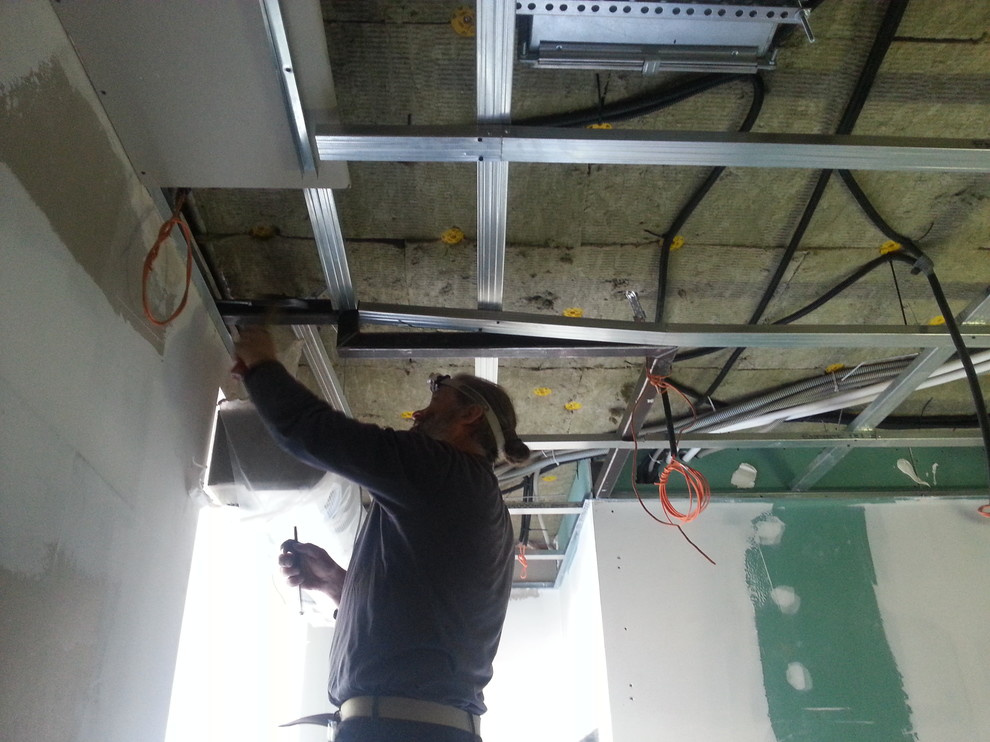 Стеклянная входная группа в пекарне-кондитерской «Коржов»