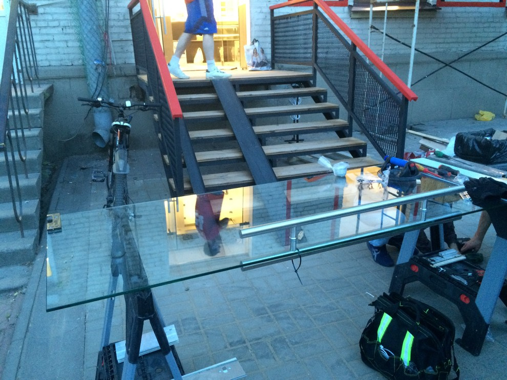 Стеклянная входная группа в пекарне-кондитерской «Коржов»