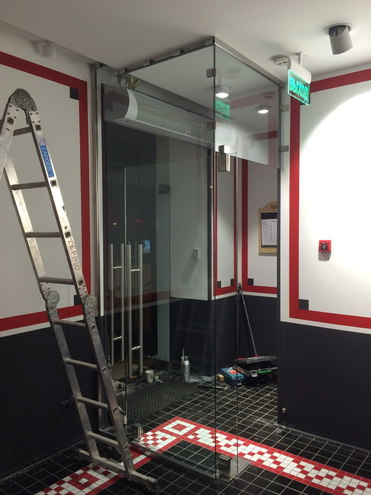 Стеклянная входная группа в пекарне-кондитерской «Коржов»