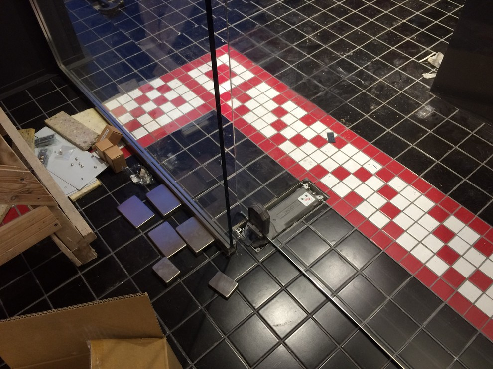 Стеклянная входная группа в пекарне-кондитерской «Коржов»