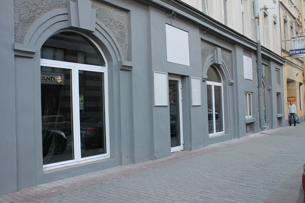 Остекление стритфуд-бара FRANK