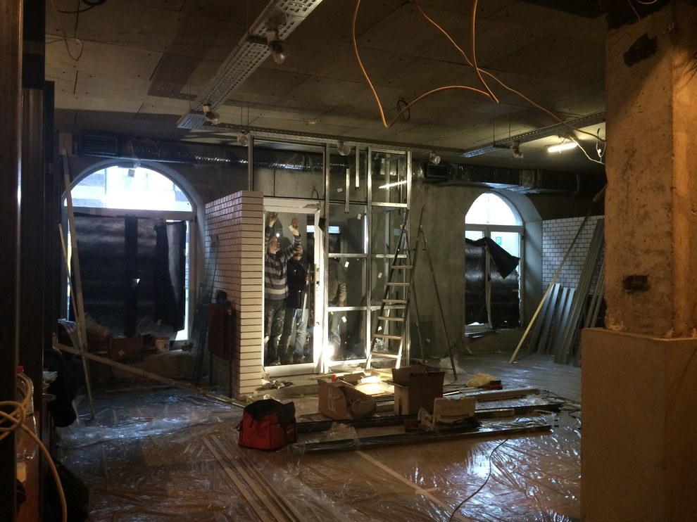 Остекление стритфуд-бара FRANK