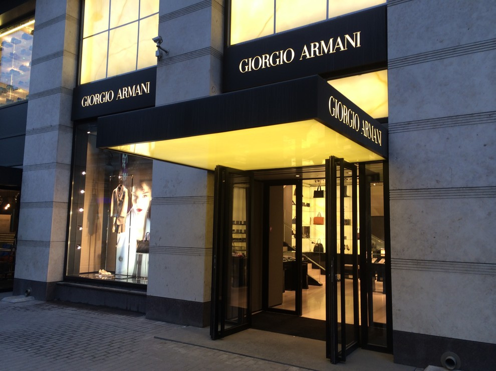 БУТИК «GIORGIO ARMANI» И РЕСТОРАН «В152»