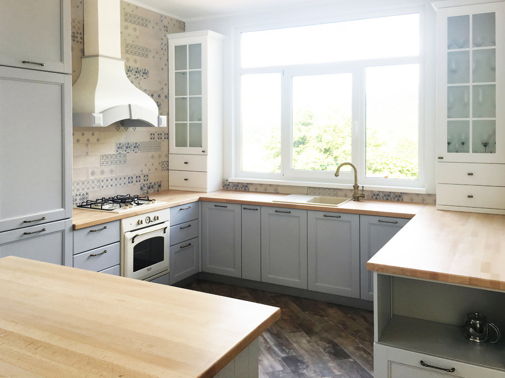 Кухня с фасадами Ларс из бука