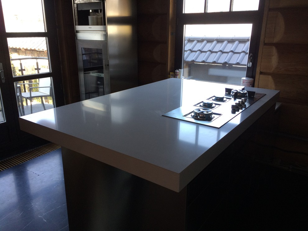 Остров из кварцевого агломерата Silestone