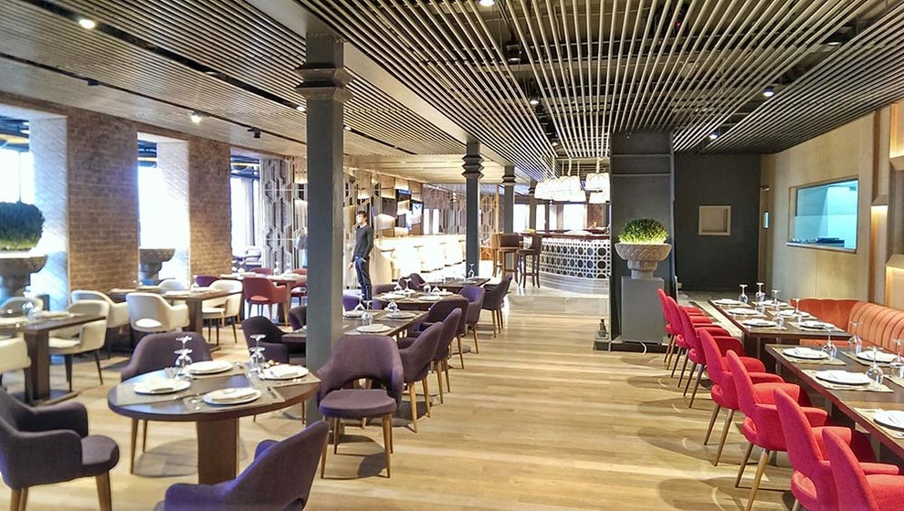 Архитектура интерьера ресторана "Трамплин" на Воробьевых горах