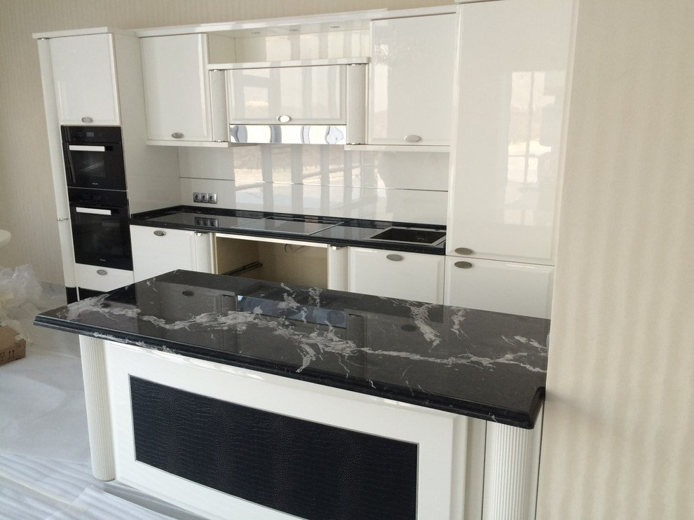 Обложка проекта: Кухонная столешница из мрамора Nero Marquina.