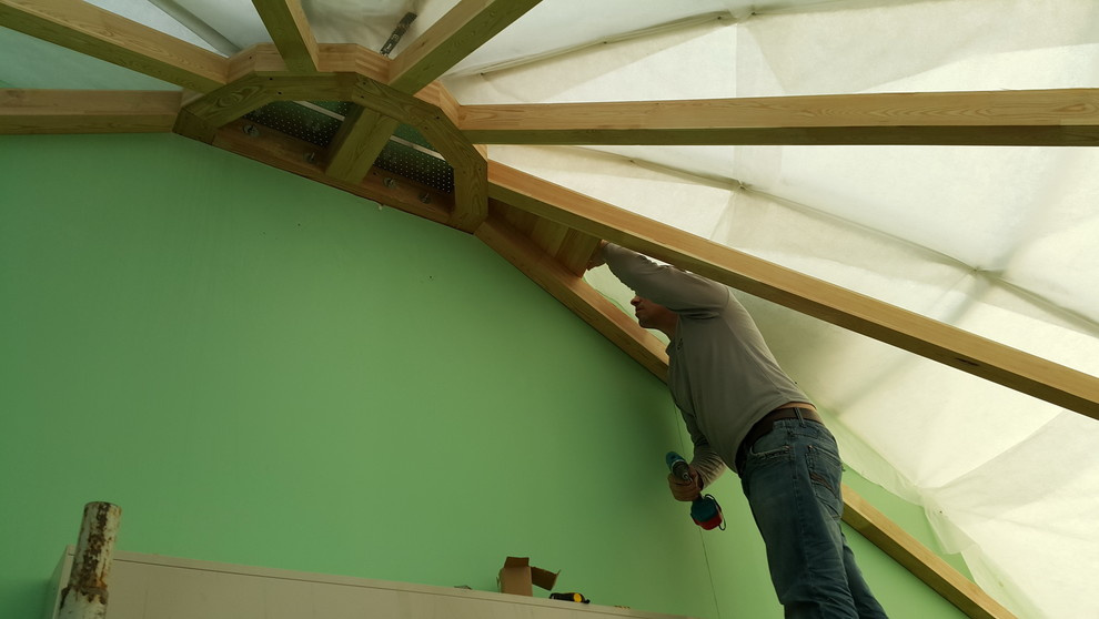 Деревянный потолок из лиственницы