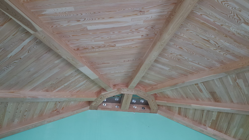 Деревянный потолок из лиственницы