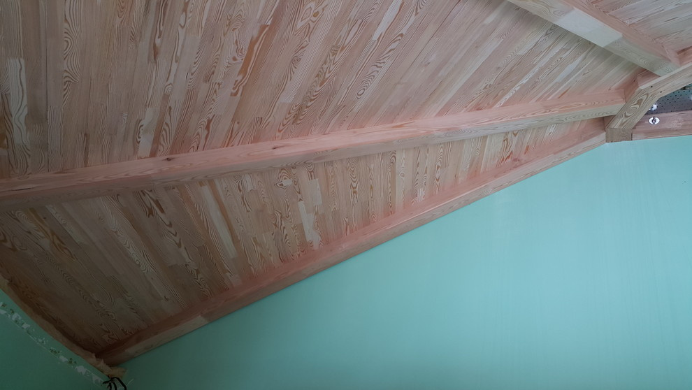 Деревянный потолок из лиственницы