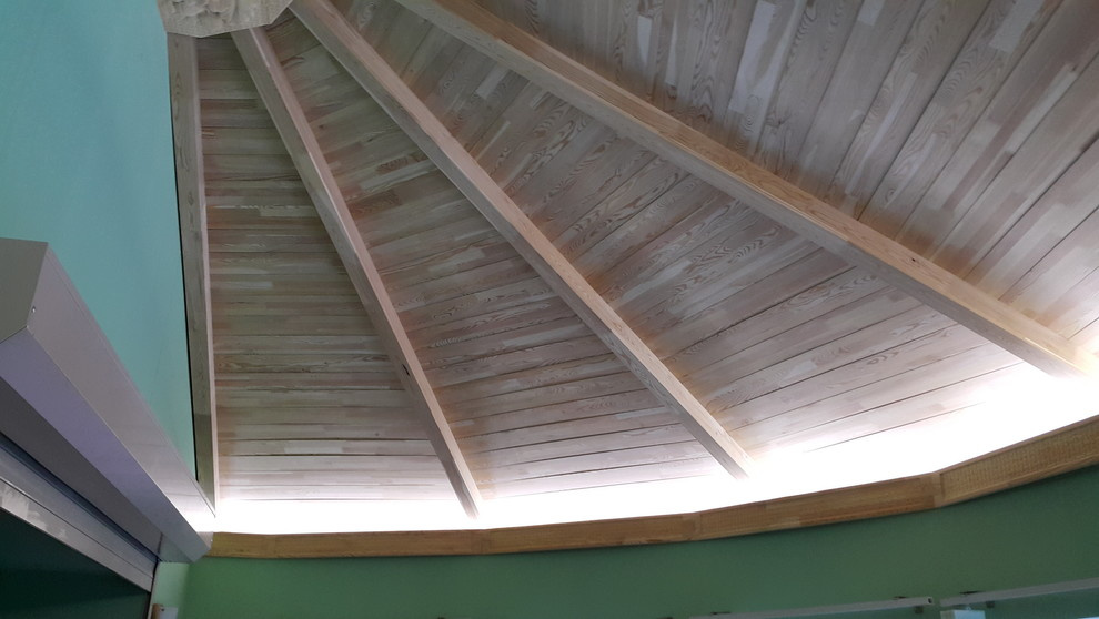 Деревянный потолок из лиственницы