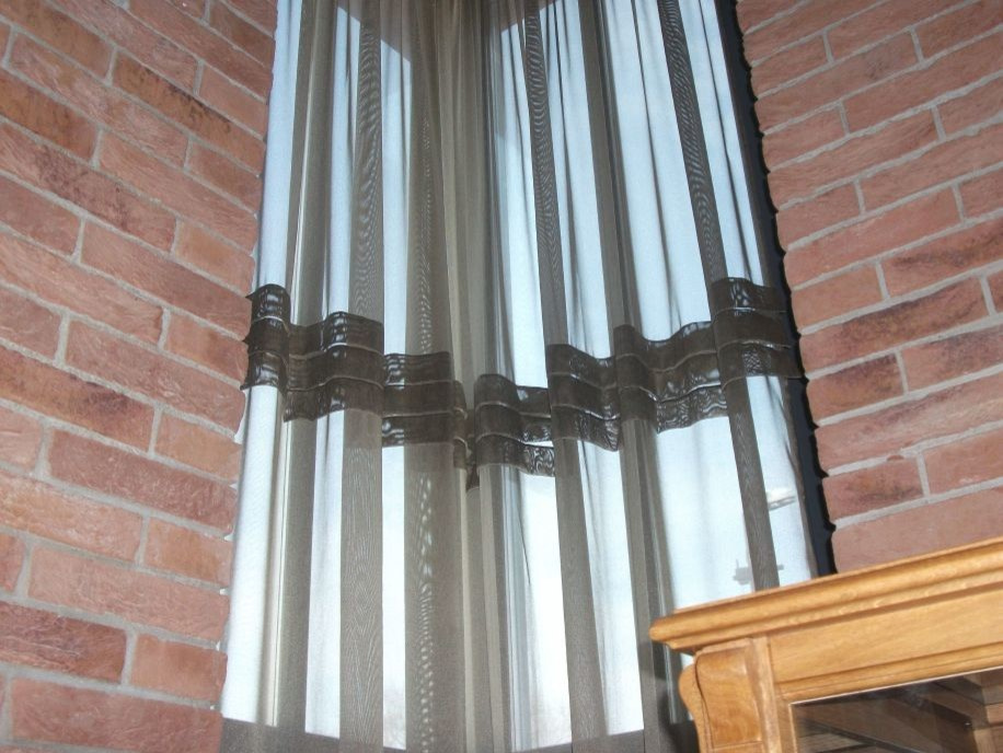 Дизайн штор на заказ для большой гостиной в загородном доме