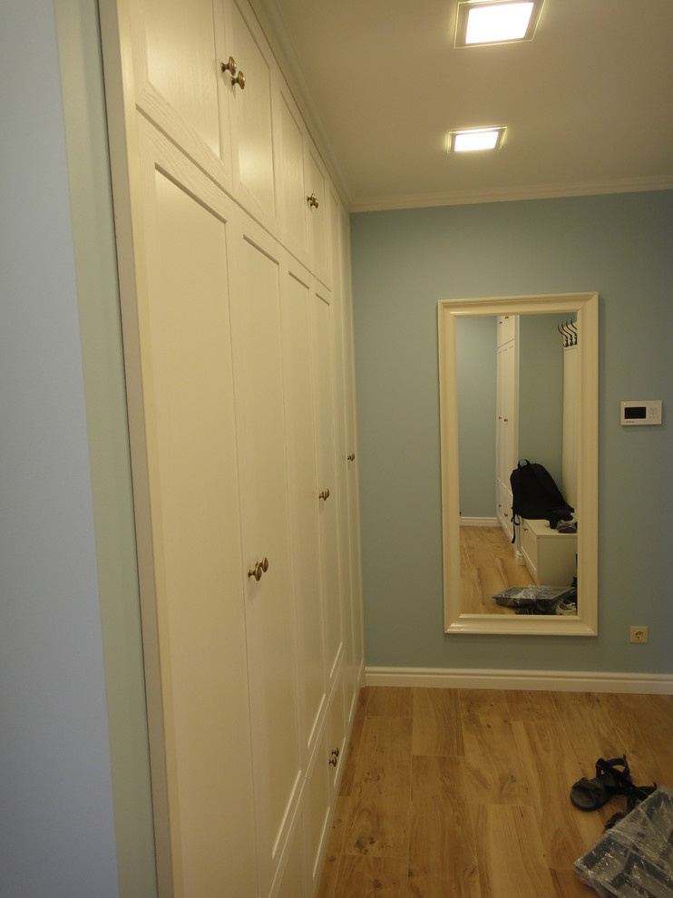 Шкафы и Шкафчики