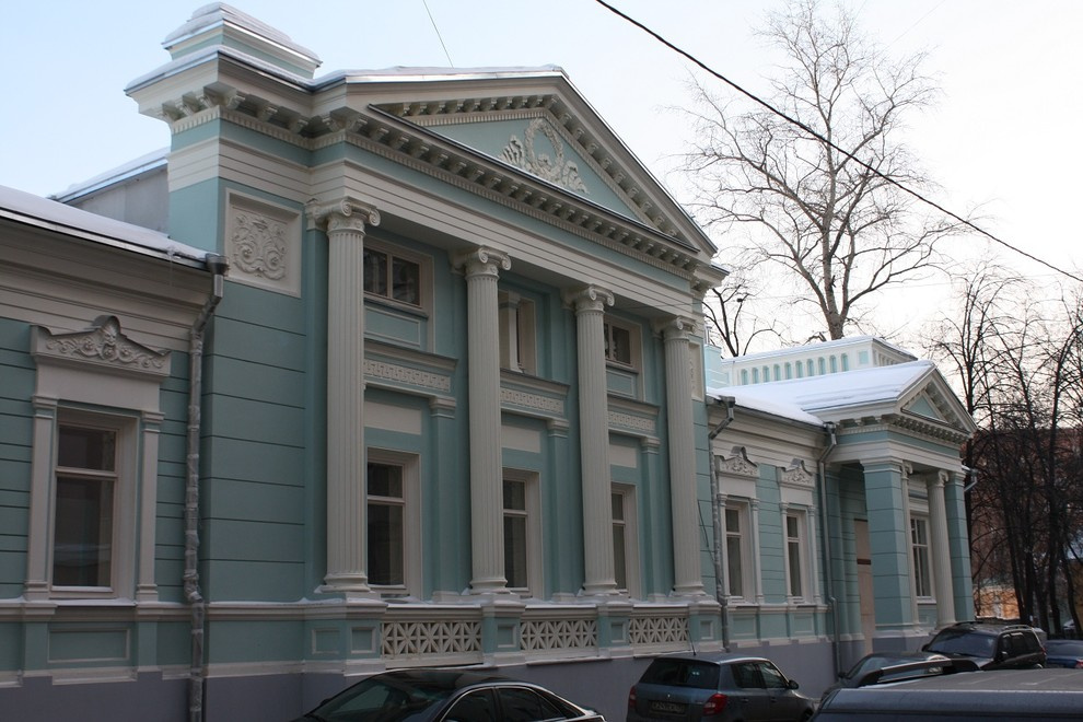 Фасад особняка на Басманном