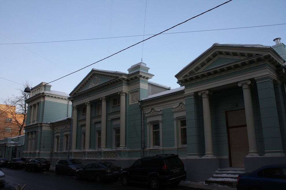 Фасад особняка на Басманном