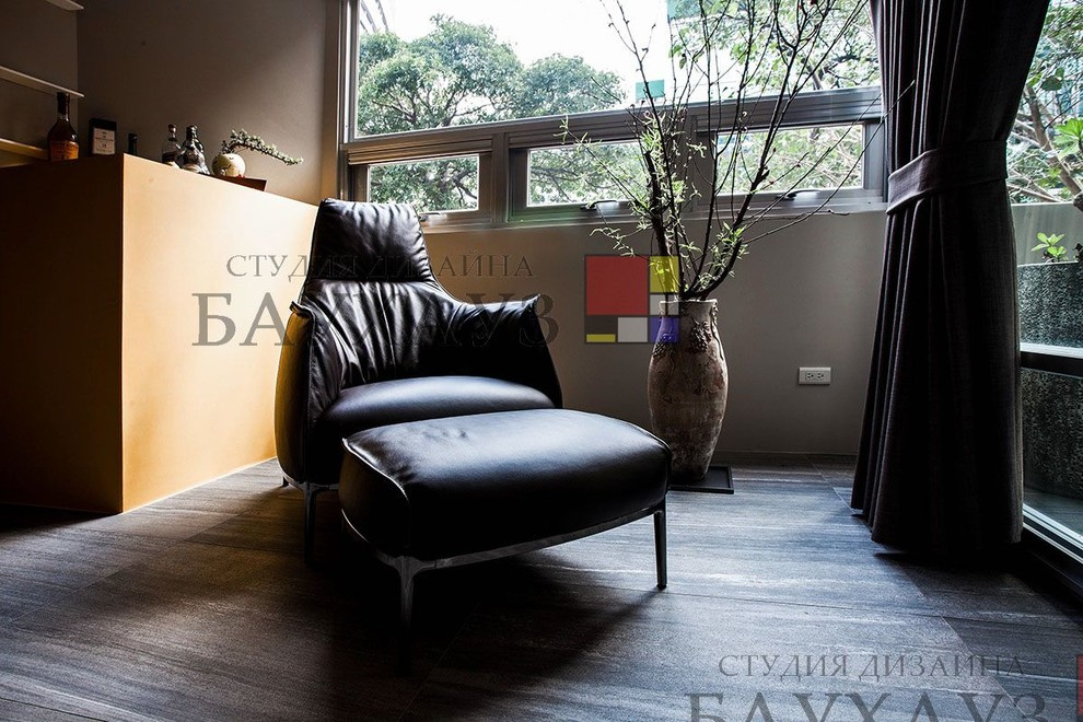 Обложка проекта: Кабинет в квартире-студии "Ход конём"