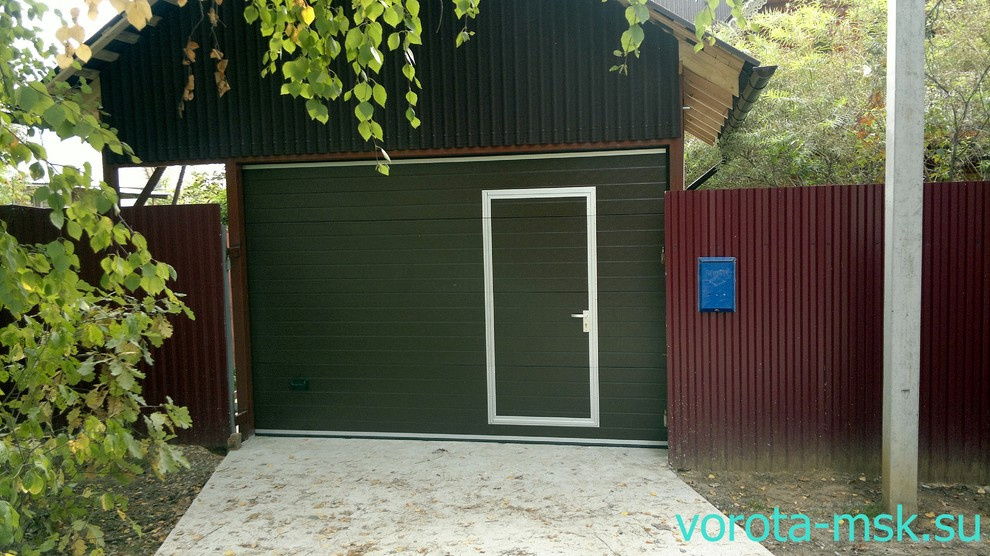 Секционные ворота