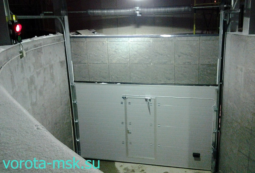 Обложка проекта: Секционные ворота