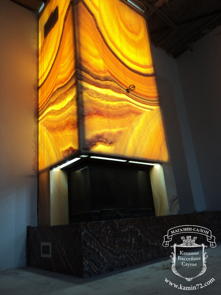 Камин из оникса