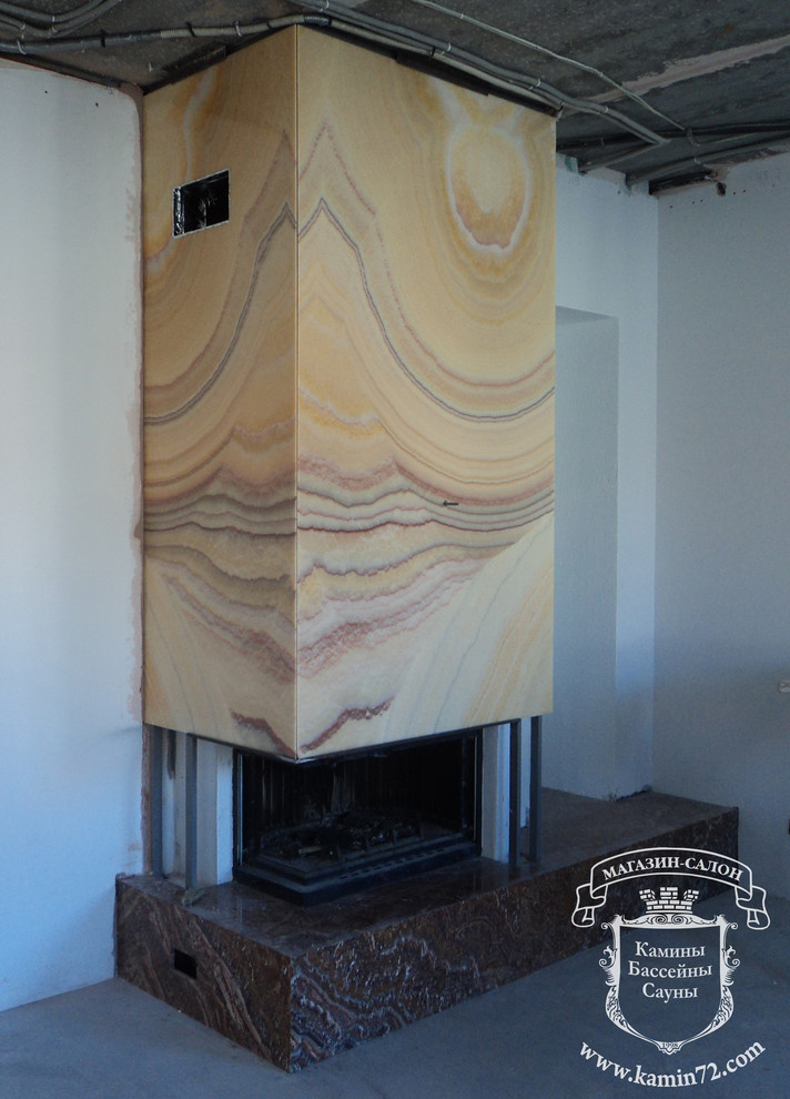 Камин из оникса