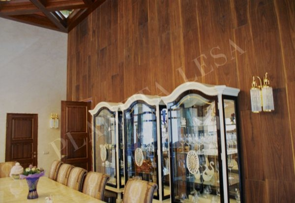 В интерьере