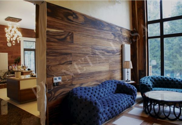 В интерьере