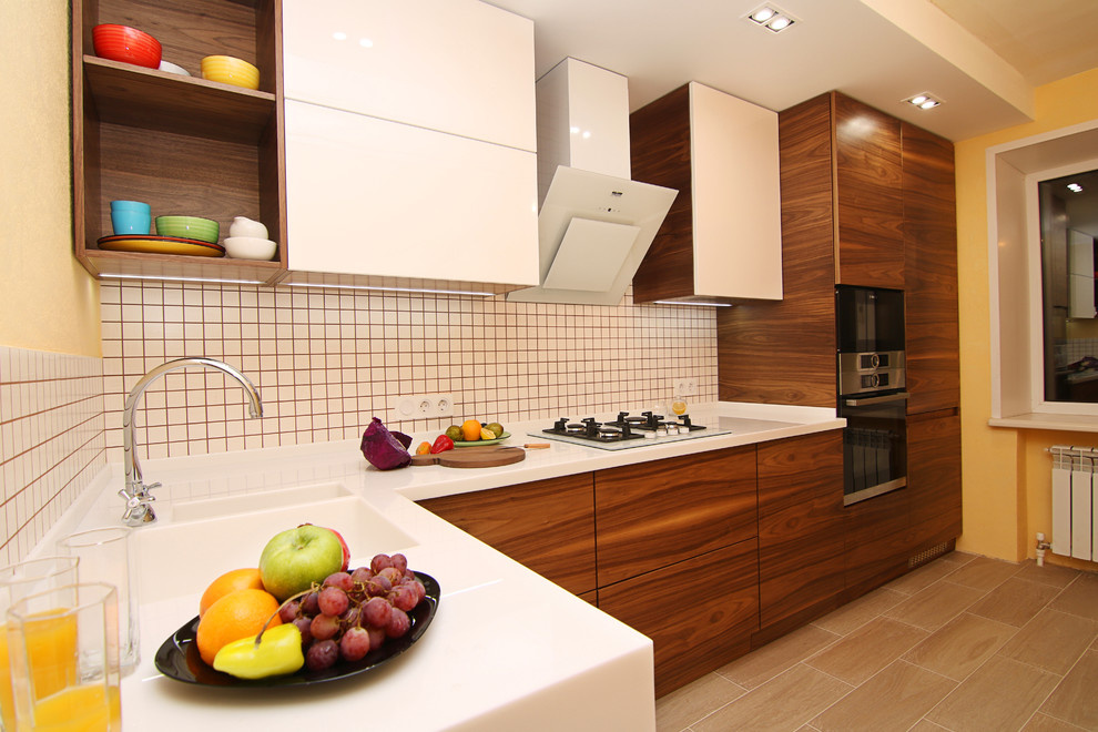 Современная кухня. Орех и белый глянец. Modern walnut kitchen