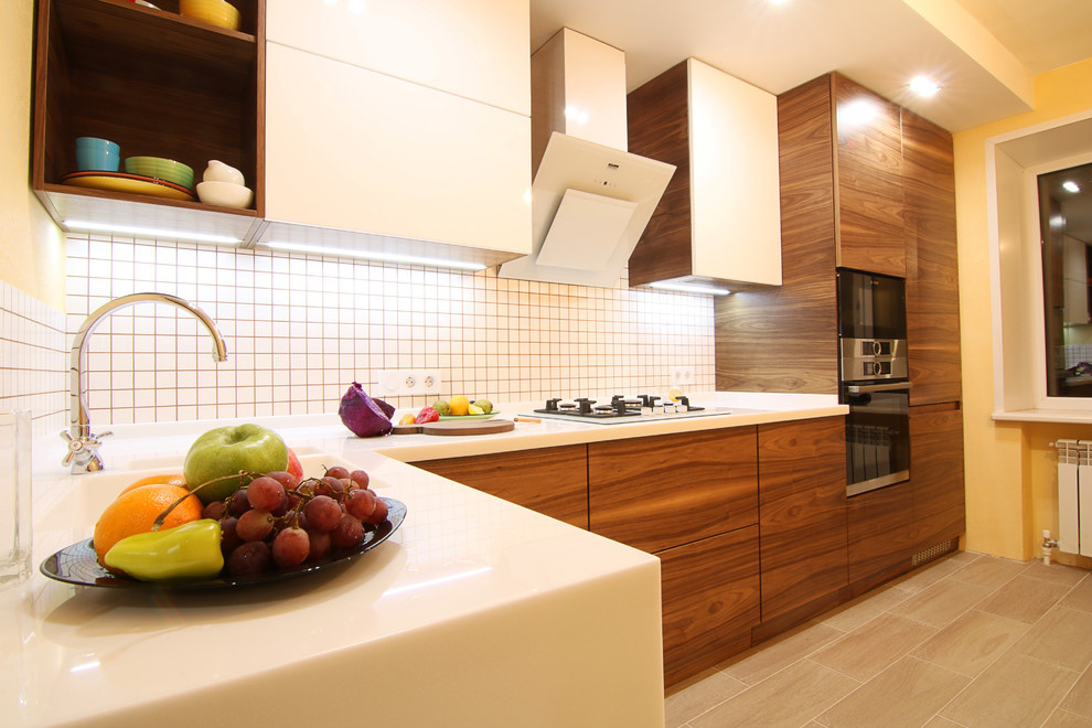Современная кухня. Орех и белый глянец. Modern walnut kitchen