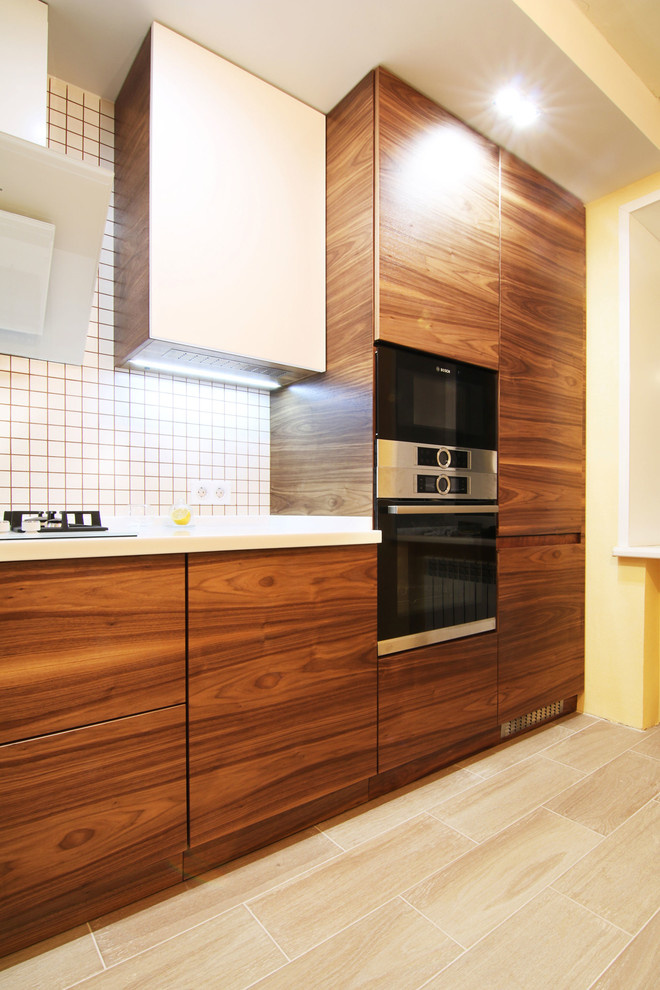 Современная кухня. Орех и белый глянец. Modern walnut kitchen