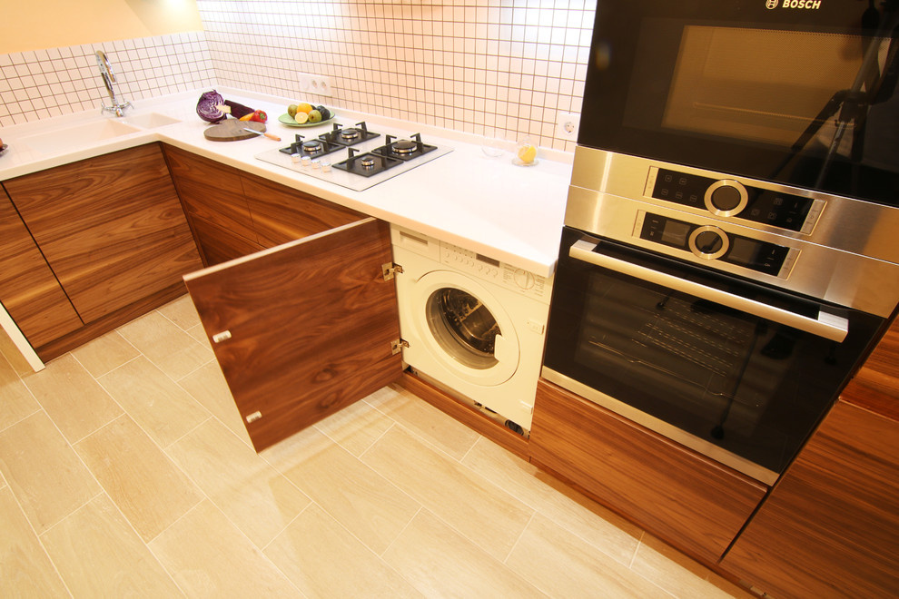 Современная кухня. Орех и белый глянец. Modern walnut kitchen