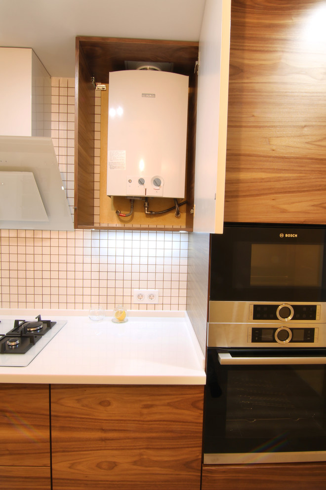 Современная кухня. Орех и белый глянец. Modern walnut kitchen