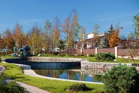 Озеленение поселка на Новой Риге