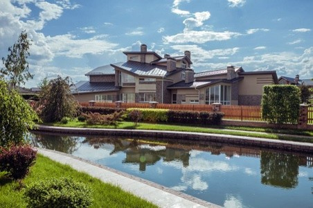 Озеленение поселка на Новой Риге