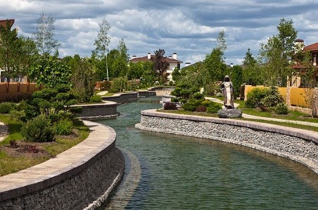 Озеленение поселка на Новой Риге