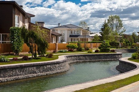 Озеленение поселка на Новой Риге