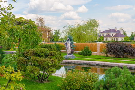 Озеленение поселка на Новой Риге