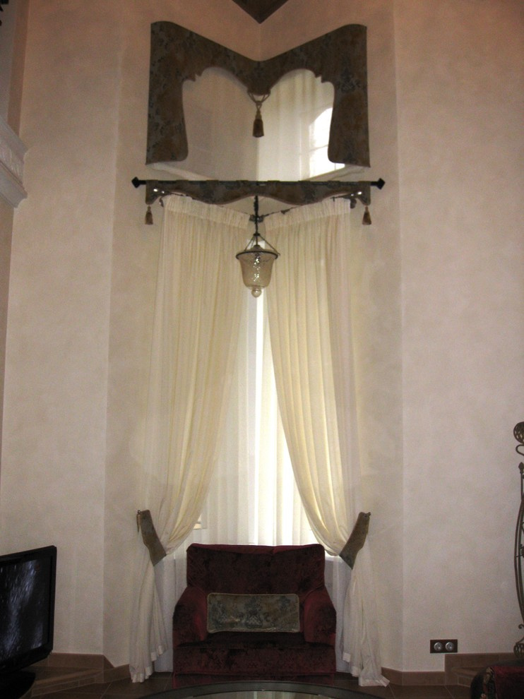 Оформление текстилем нестандартных окон