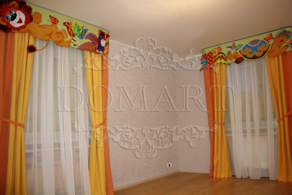 Авторская работа - шторы с ламбрекеном (аппликация)