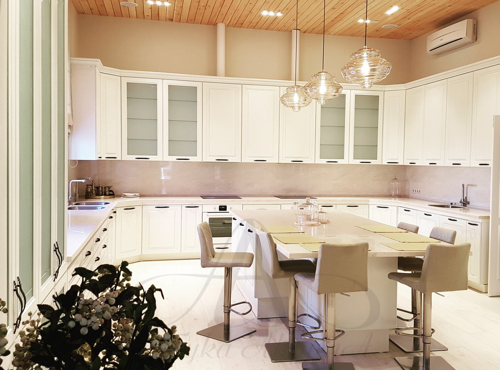 Обложка проекта: Большая кухня для большой семьи