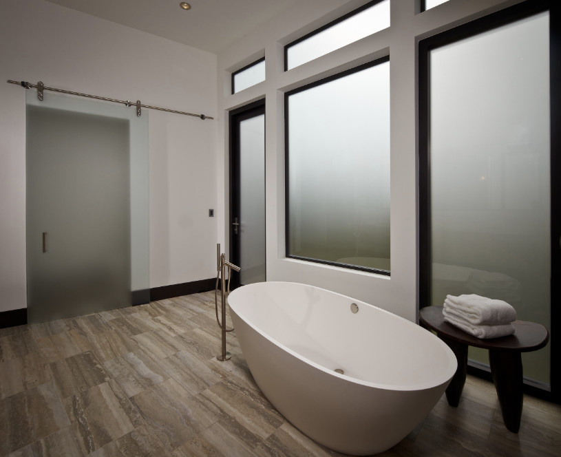 Стеклянные раздвижные двери