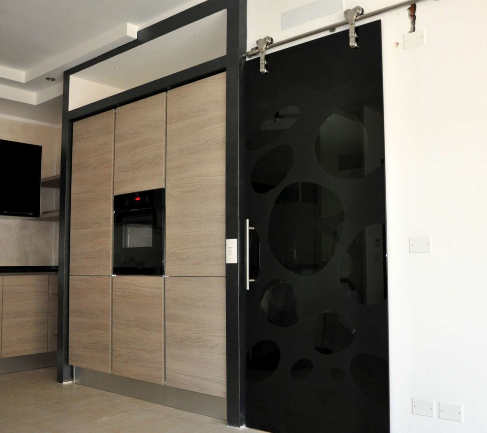 Стеклянные раздвижные двери