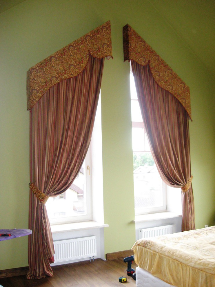 Оформление текстилем нестандартных окон