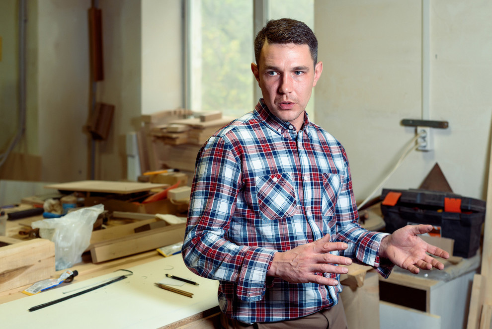 Фотографии из мастерской мебельного реставратора